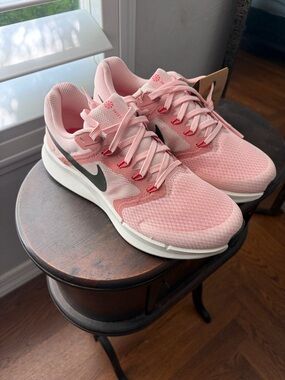 Nike Pink and Black Women's Mesh Running Shoes